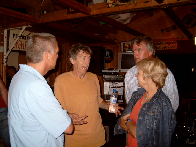  Rinus Gerritsen with Jan Sander, his wife and Casper Roos at Pier 32 Beach venue near Kijkduin, Holland